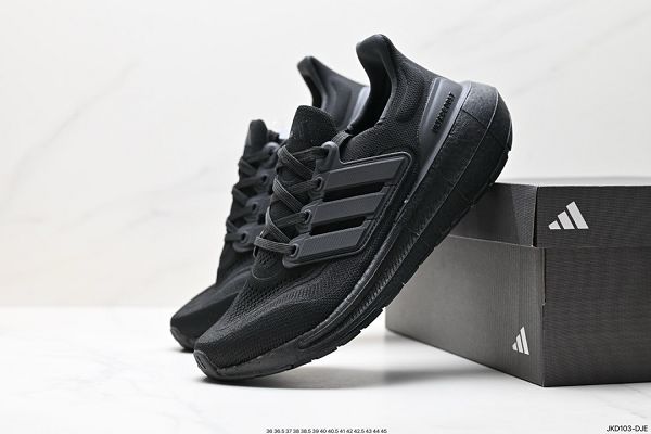 Adidas ULTRABOOST LIGHT 2024新款男女鞋 輕彈系列低幫襪套式針織透氣緩震休閒運動慢跑鞋