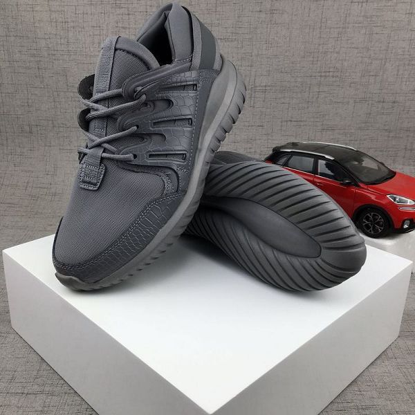 tubular nova yeezy 小椰子猪八革透气网面时尚男生跑鞋 深灰色